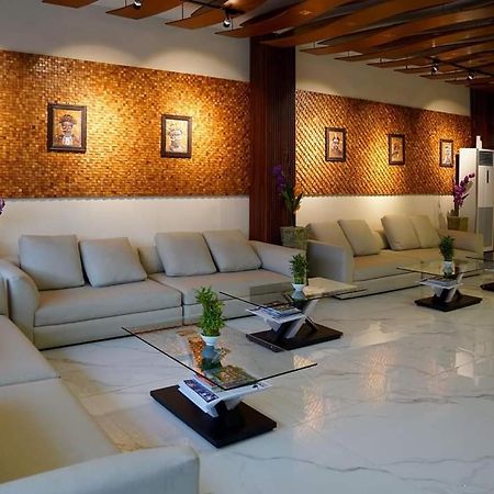 Elohim Hotel Sentani Джаяпура Экстерьер фото