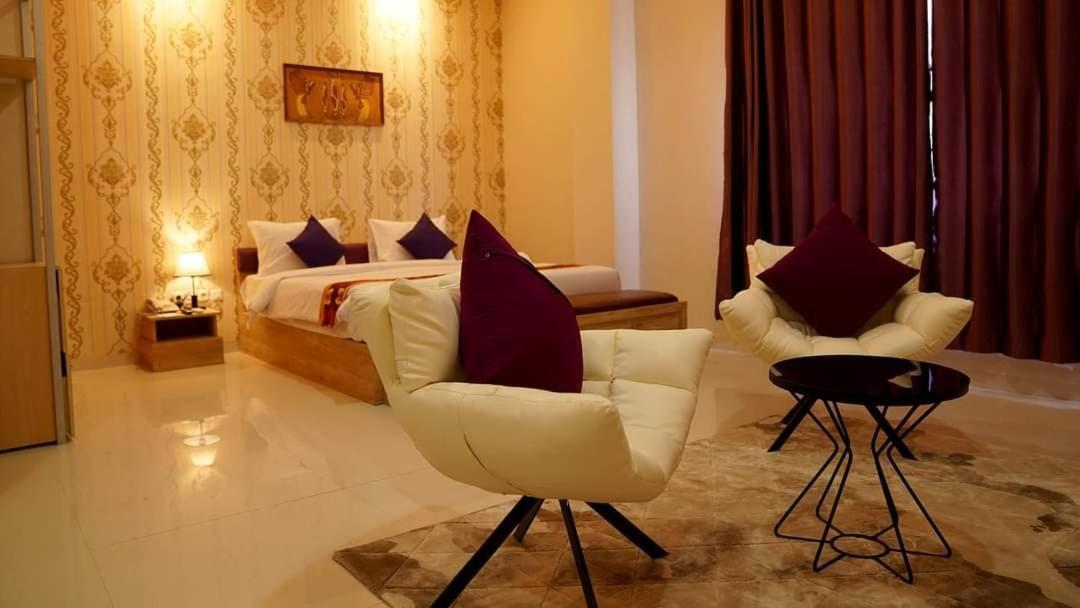 Elohim Hotel Sentani Джаяпура Экстерьер фото