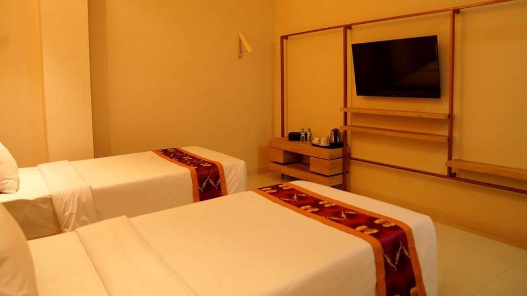 Elohim Hotel Sentani Джаяпура Экстерьер фото